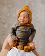 Load image into Gallery viewer, Snuggle Hunny Bronze Merino Wool Bonnet &amp; Booties